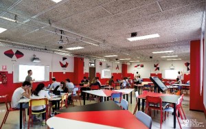 Aula Teal (Technology Enable Active Learning): attività di gruppo in contemporanea, Istituto Superiore “E. Fermi”, Mantova, 2015. Foto G. Moscato, Archivio Indire, Fondo Fotografico